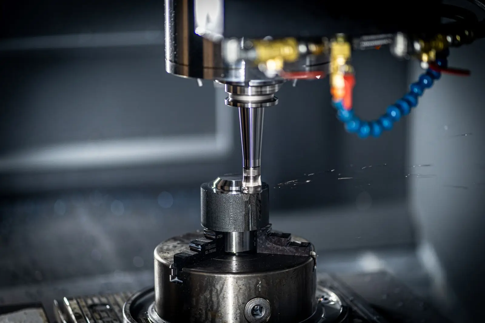 Obróbka CNC — ilustracja procesu produkcyjnego make-to-order
